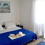 Lux 招待所 3*