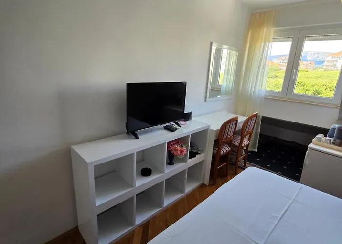 Lux 3* Split