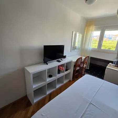 Lux 3* Split